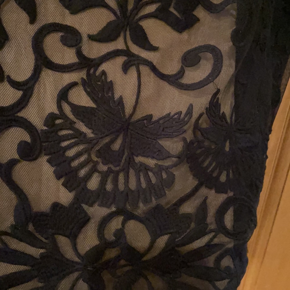 Fully lined lace shell - Picture 2 of 3